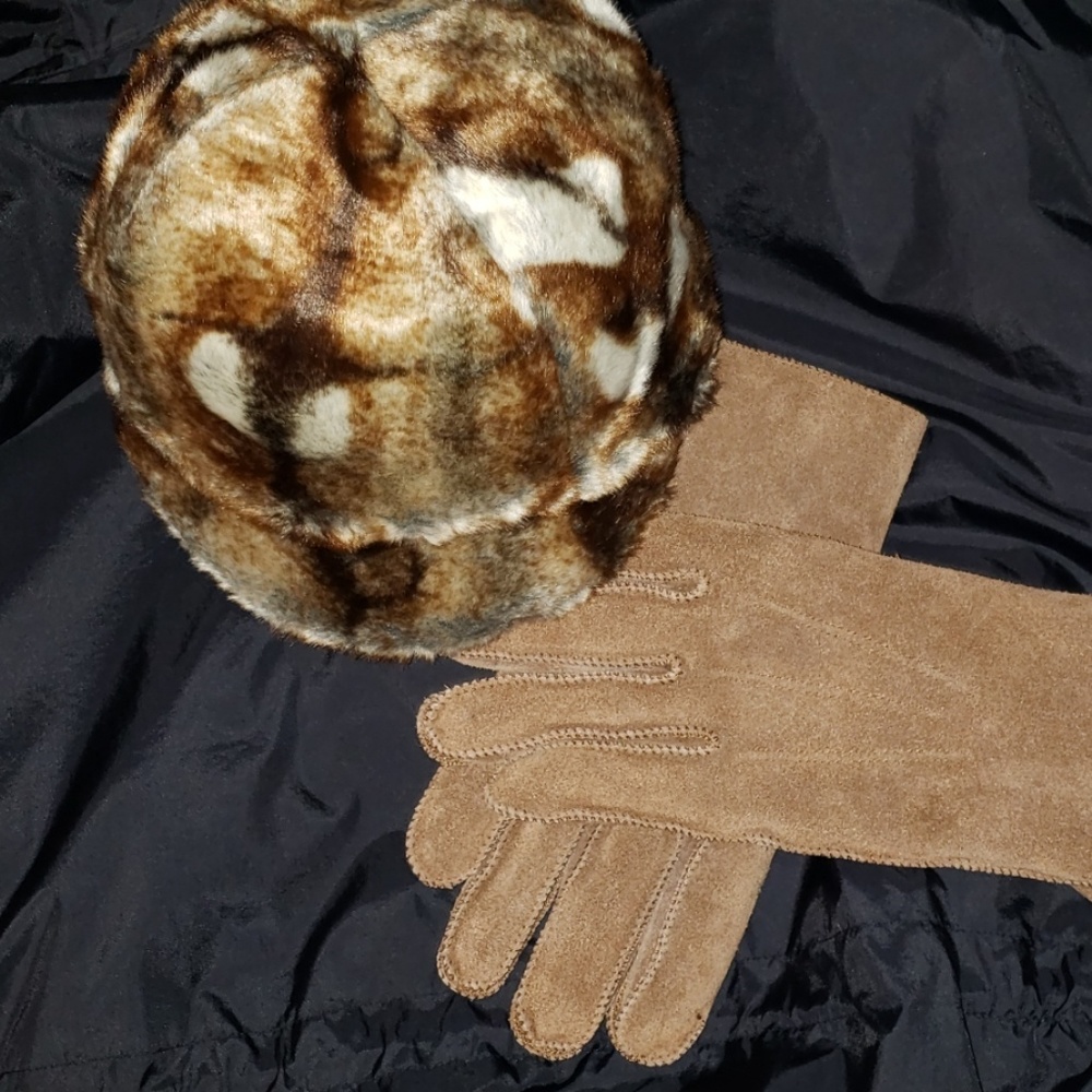 Hat and gloves